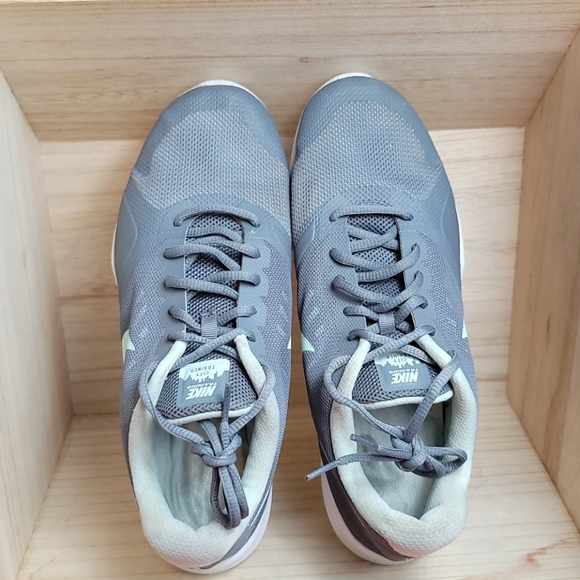 Nike Womens City Trainer Gray Shoes - Picture 8 of 10